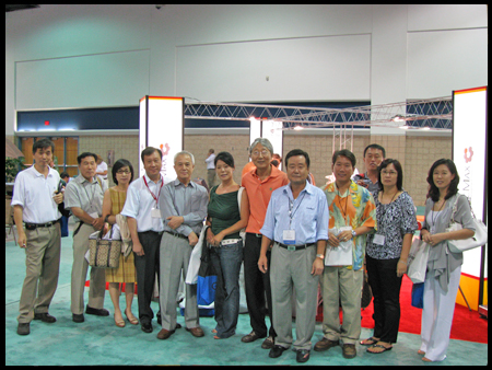 With Korean CleanMax Family in Florida
 2010 Southern Dry Cleaners Show / Tampa, FL